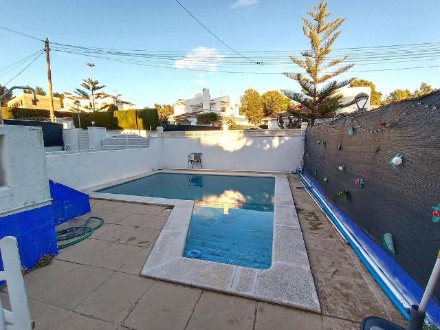 Chalet en venta en Cunit, de 108 m² 3 habitaciones por 420.000