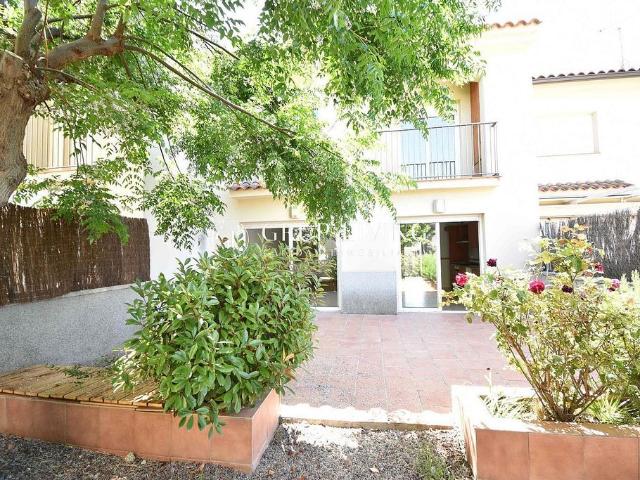 Chalet en venta en calle De la Lluna, Cunit, de 116 m² 4 habitaciones por 290.000