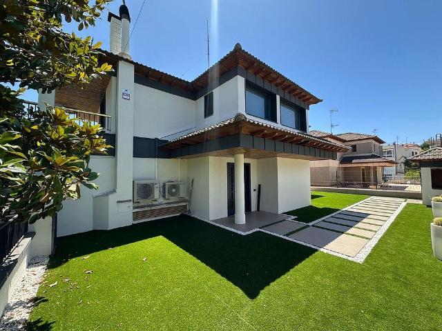 Chalet en venta en Cunit, de 441 m² 4 habitaciones por 587.000