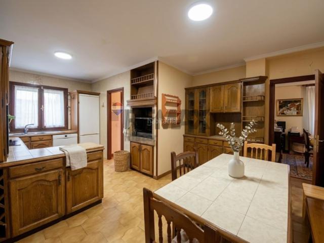Chalet en venta en Ames, Área de Ames. Chalet con gran parcela de 2.854 m² a 15 min de Santiago: Vivir en una planta, espacio y tranquilidad en Ames. Chalets.