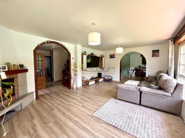 Chalet en venta en Ames, O Milladoiro. Chalets.