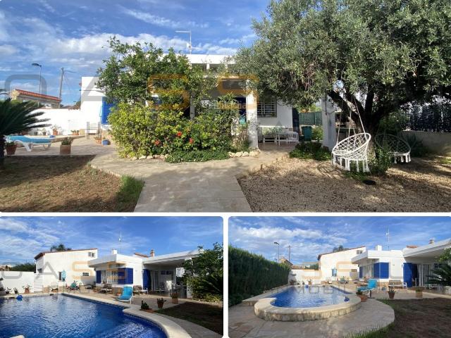 Chalet en venta en Ametlla de Mar L´, Calafat Costa Dorada. Chalet independiente al lado de la playa con piscina y barbacoa. Chalets Ametlla de Mar.