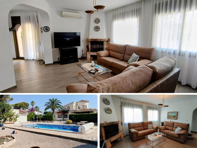 Chalet en venta en Ametlla de Mar L´, Les Tres Cales Costa Dorada. Magnifica villa con amplio jardín y piscina a solo 800 metros de la playa. Chalets Ametlla de Mar.