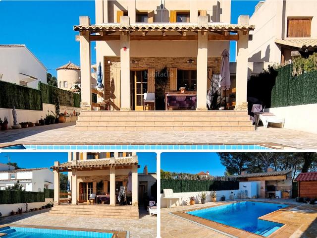 Chalet en venta en Ametlla de Mar L´, Les Tres Cales Costa Dorada. villa con piscina, amueblada, paneles solares autoconsumo, tres cales. Chalets Ametlla de Mar.