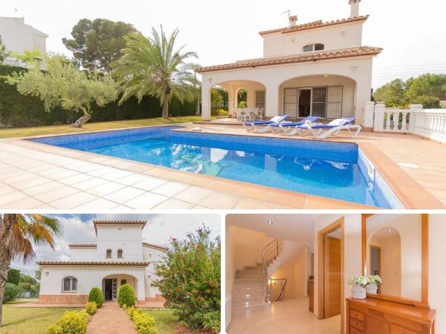 Chalet en venta en Ampolla L´ Costa Dorada. Chalet en venta en Cap Roig, 4 dormitorios. Chalets Ampolla.