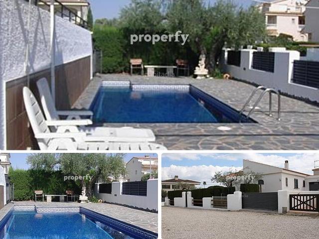 Chalet en venta en Ampolla L´ Costa Dorada. Chalet Independiente con piscina en Urbanización Cap Roig L, ampolla, con LICENCIA TURISTICA. Chalets Ampolla.