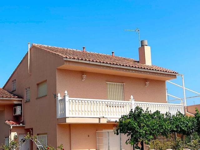 Chalet en venta en Amposta, de 413 m² 5 habitaciones por 379.000