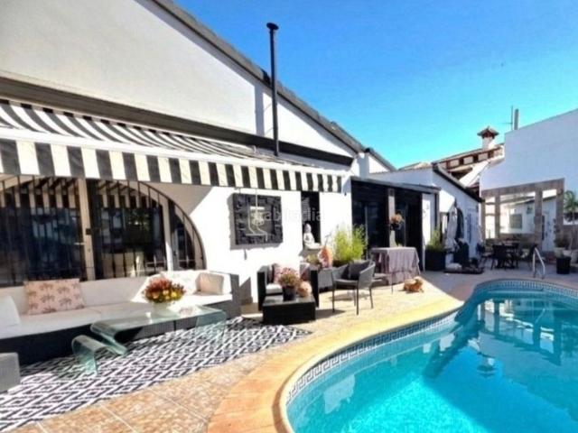 Chalet en venta en Antas. Exclusiva villa de diseño con piscina privada y amplios jardines en Antas. Chalets.