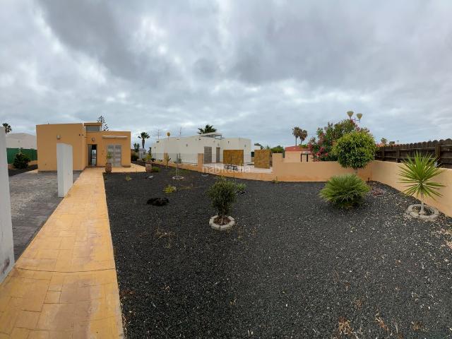 Chalet en venta en Antigua, Caleta de Fuste. Villa independiente en La Maresía Golf Las Salinas. Chalets.