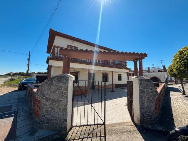 Chalet en venta en Andújar. Casa en Los Villares de Andújar. Chalets.