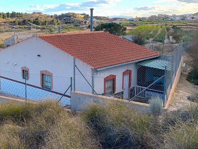 Chalet en venta en Abanilla. Villa con 3 dormitorios y espacio para piscina en Macisvenda. Chalets.
