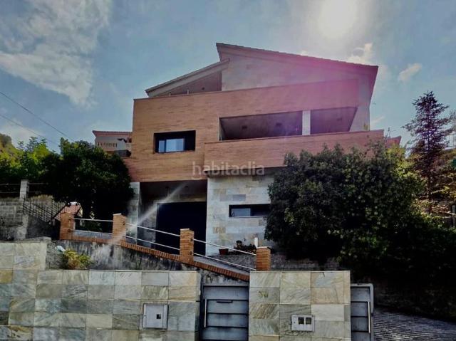 Chalet en venta en Abrera. Chalet independiente de diseño con vistas a Montserrat en Can Villalba. Chalets.