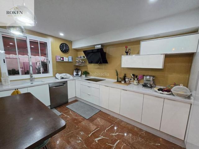 Chalet en venta en Adeje, Casco Urbano. Exclusivo dúplex de lujo con piscina en El Galeón Adeje. Chalets.