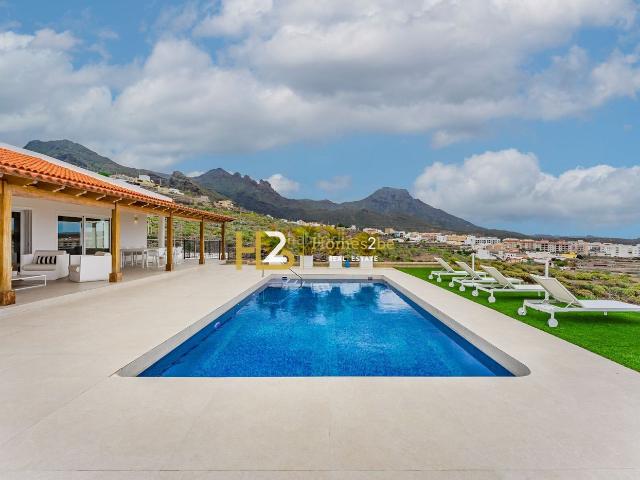 Chalet en venta en Adeje, Casco Urbano. VILLA DE LUJO EN ADEJE. Chalets.