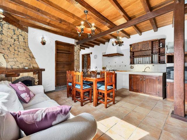 Chalet en venta en Adeje, La Quinta Taucho. Tradición y tranquilidad en el corazón de un pueblo histórico. Chalets.