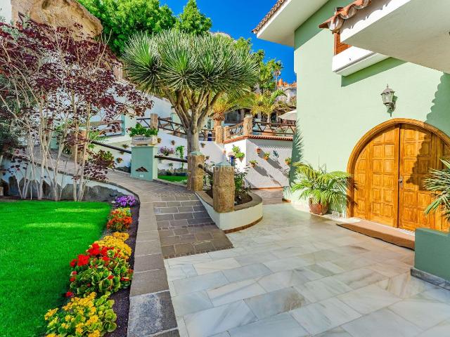 Chalet en venta en Adeje, San Eugenio Alto. Exclusivo chalet con vistas al mar. Costa Adeje. Chalets.