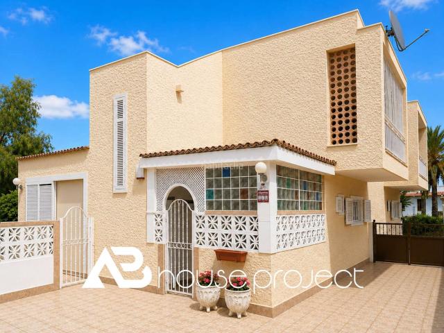 Chalet en venta en Adeje, Playa de las Américas. VILLA EN LAS AMERICAS. Chalets.