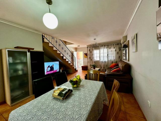 Chalet en venta en Agüimes, Playa de Arinaga. OPORTUNIDAD DE ADOSADO EN PLAYA DE ARINAGA. Chalets.