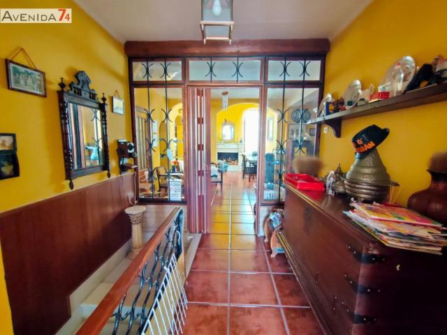 Chalet en venta en Águilas, Casco Antiguo. CHALET DE GRANDES DIMENSIONES JUNTO AL PUERTO PESQUERO. Chalets.