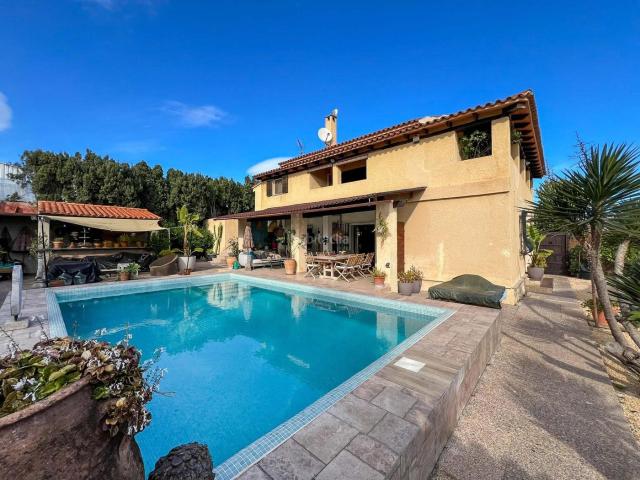 Chalet en venta en Altea, Altea Ciudad. Villa única en Altea. Chalets.