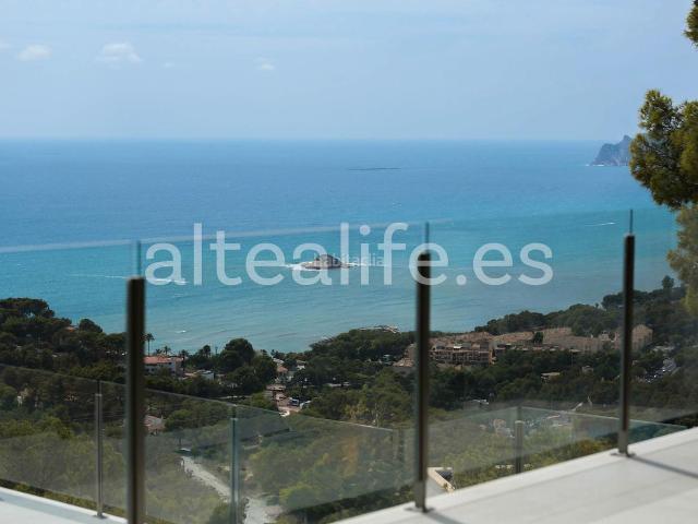 Chalet en venta en Altea, Altea Hills. Moderna Villa con Vistas al Mar en Sierra de Altea. Chalets.
