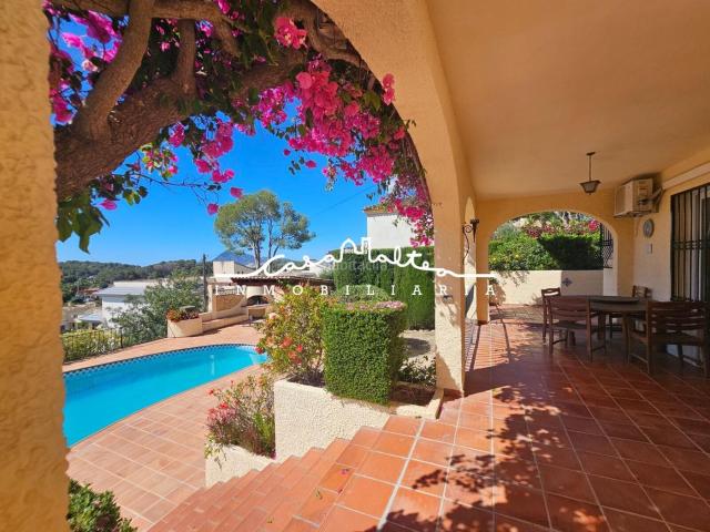 Chalet en venta en Altea, Altea la Vella. En venta espectacular villa mediterránea en Altea la Vella, con piscina propia. Chalets.