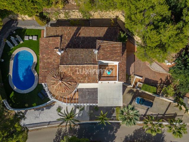 Chalet en venta en Altea, Altea la Vella. Villa con piscina en venta en Altea. Chalets.