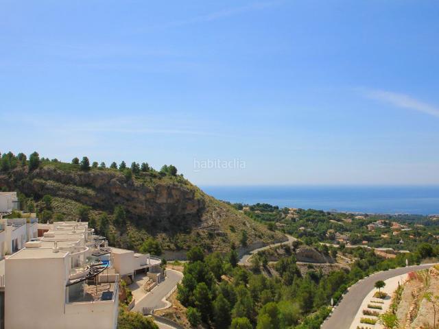 Chalet en venta en Altea, Altea la Vella. Villa de 4 dormitorios y 5 baños con piscina y jardín en Altea. Chalets.