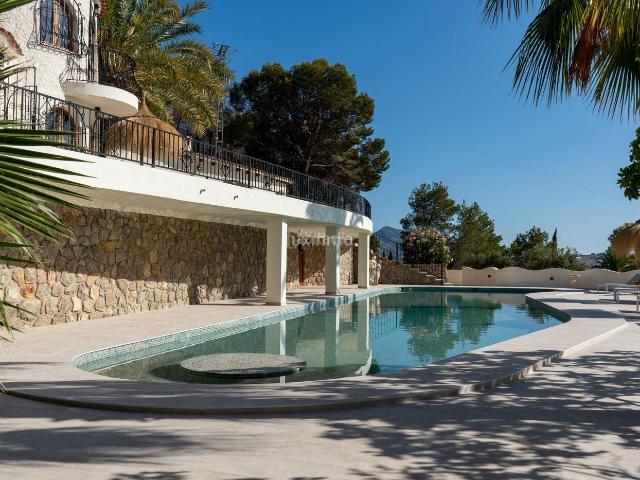 Chalet en venta en Altea, L´Olla. Villa de lujo reformada en Altea en venta. Chalets.