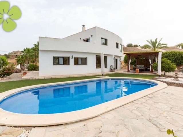 Chalet en venta en Albanchez, Almería