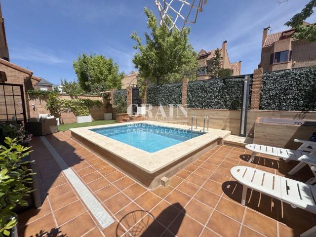 Chalet en venta en Albacete, Alto de los Molinos. Chalet en venta en Alto de los Molinos, 4 dormitorios. Chalets.