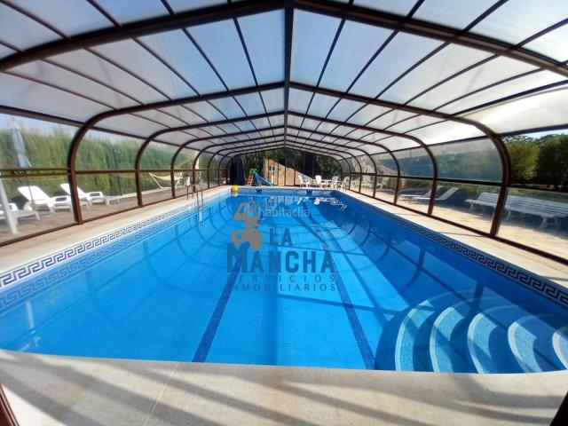 Chalet en venta en Albacete, Pedanías Extrarradio. 395.000 INMOBILIARIA LA MANCHA VENDE PRECIOSA PARCELA CON 5 HABITACIONES Y PISCINA CUBIERTA. Chalets.