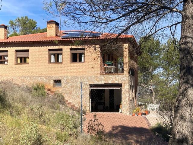 Chalet en venta en Albalate de Zorita. Chalet independiente en amplia parcela de 986 m2. Chalets Albalate de.
