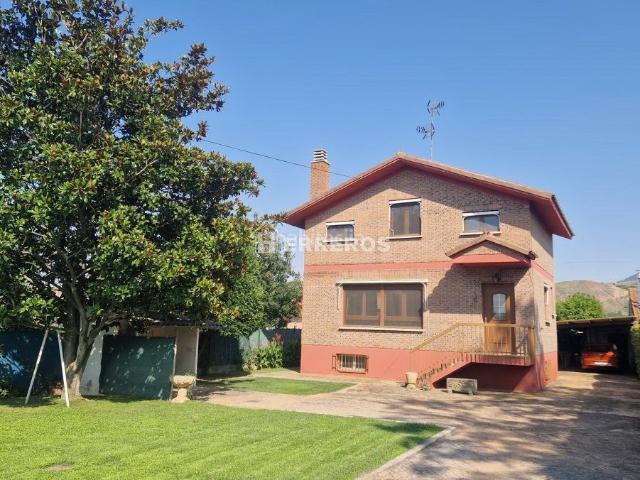 Chalet en venta en Albelda de Iregua. Chalet en venta en La Tapiada, 3 dormitorios. Chalets Albelda de.