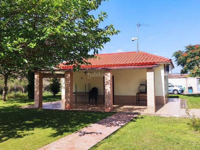 Chalet en venta en Albelda de Iregua. Finca rustica en Albelda con agua potable y luz. Chalets Albelda de.