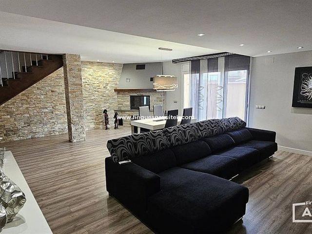 Chalet en venta en Albesa, de 226 m² 5 habitaciones por 317.000