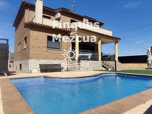 Chalet en venta en Albinyana, de 267 m² 4 habitaciones por 397.700