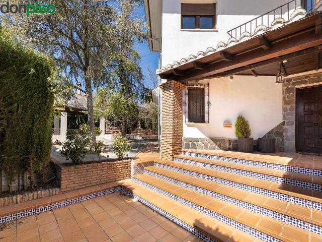 Chalet en venta en Albolote. CHALET A LA VENTA EN ALBOLOTE. Chalets.