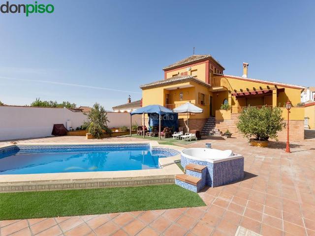 Chalet en venta en Albolote. Chalet exclusivo con piscina y jardín en urbanización Pretel en Albolote Granada. Chalets.