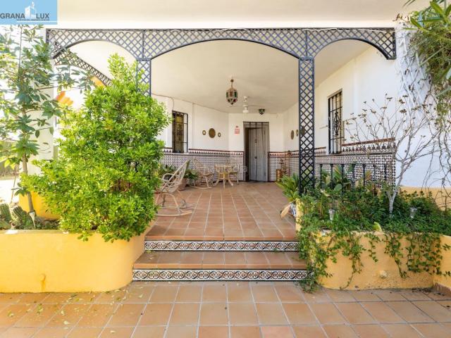 Chalet en venta en Albolote. CHALET EN PARQUE DEL CUBILLAS ALBOLOTE. Chalets.