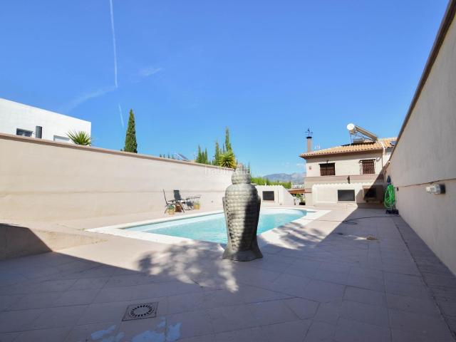 Chalet en venta en Albolote. EXCLUSIVO CHALET CON PISCINA Y VISTAS A SIERRA NEVADA. Chalets.