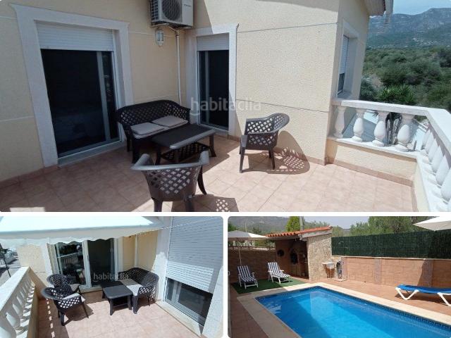 Chalet en venta en Alcanar Costa Dorada. Chalet de 180 m2, 5 dormitorios, piscina, barbacoa. A 300 me del mar. Chalets.