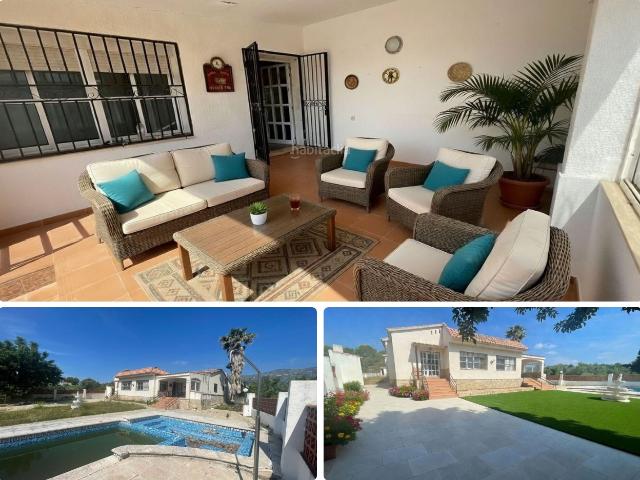 Chalet en venta en Alcanar Costa Dorada. GRAN CHALET A REFORMAR, A TAN SOLO UNOS 300 M DEL MAR. Chalets.