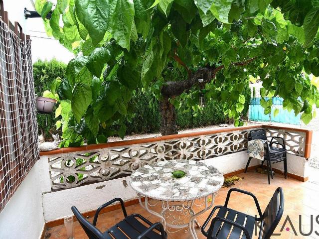 Chalet en venta en Alcanar, de 195 m² 3 habitaciones por 260.000