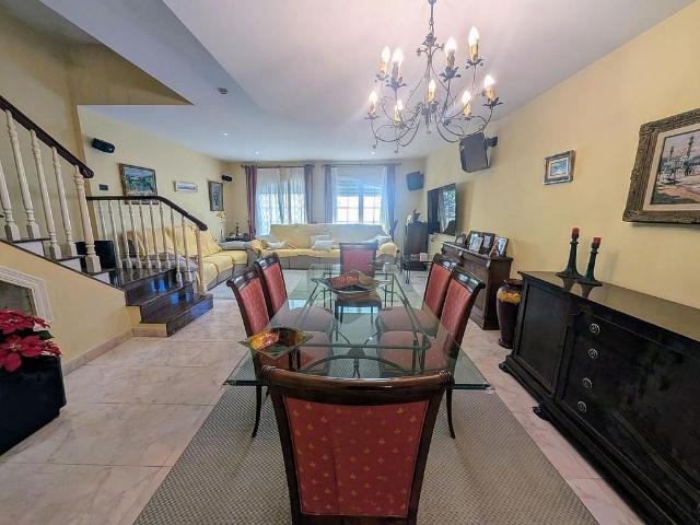 Chalet en venta en Alcanar, de 255 m² 4 habitaciones por 329.000