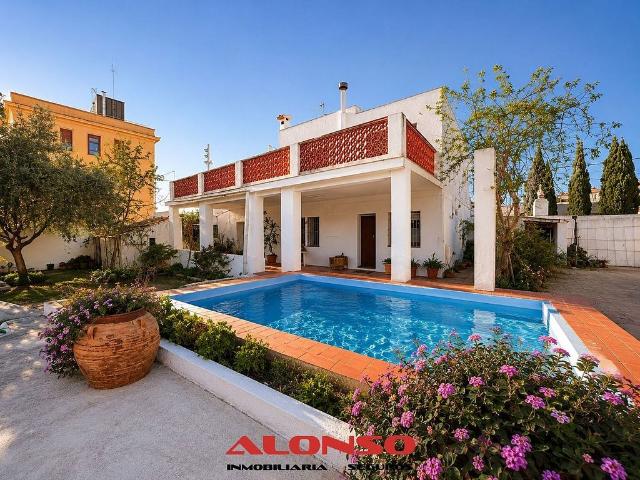 Chalet en venta en Alcanar, de 263 m² 7 habitaciones por 485.000