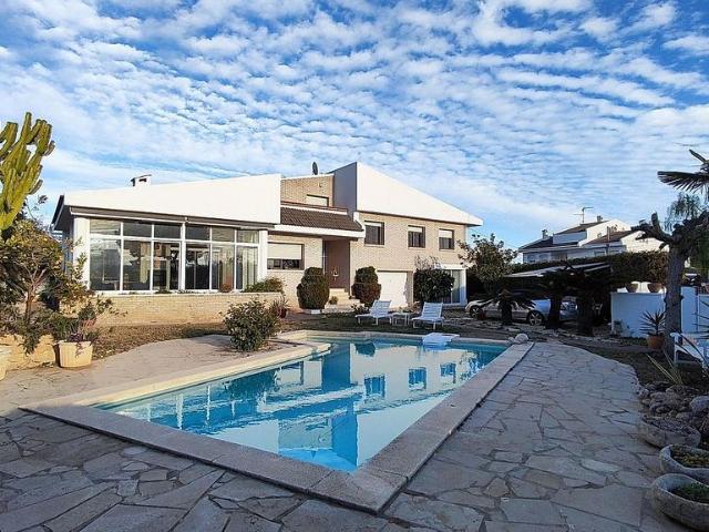 Chalet en venta en Alcanar, de 351 m² 4 habitaciones por 425.000
