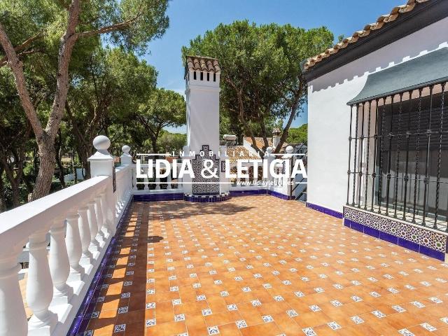 Chalet en venta en Alcalá de Guadaira, Oromana. Chalet independiente y reformado, en los Pinares de Oromana. Chalets Alcalá de.
