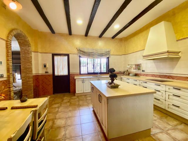 Chalet en venta en Alcalá de Guadaira, Oromana. Chalets Alcalá de.