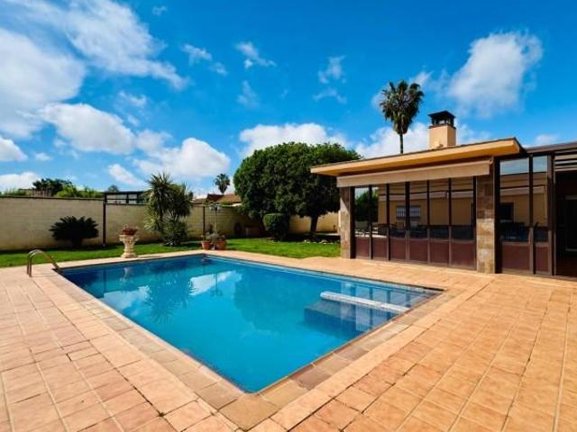 Chalet en venta en Alcalá de Guadaira, Santa Genoveva